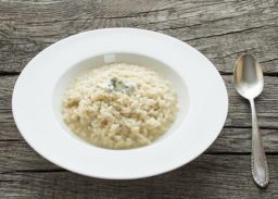 Gorgonzola-Risotto mit Kerbelrübchen