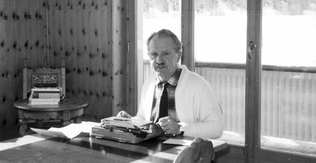 Alfred Vogel in seinem Büro in Teufen (Foto: Verlag A.Vogel)