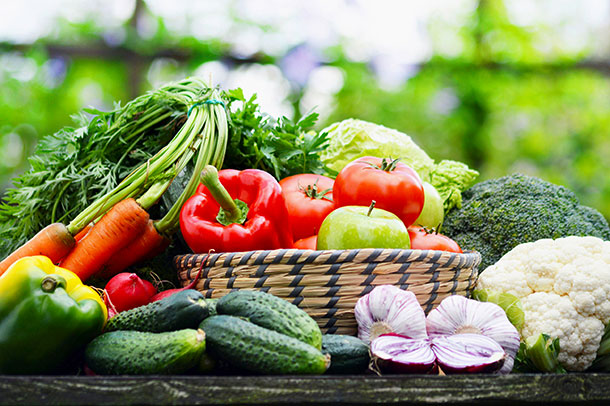 Régime alimentaire sain dans l'arthrose: beaucoup de salades fraîches, beaucoup de légumes et de fruits (Photo: 123RF, manticello)