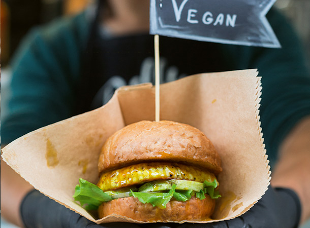 Vegan die Umwelt retten? (Foto: 123RF/milkos) Veganer Burger