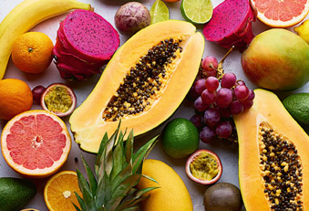 Macht der Farben: (Foto: 123RF/asyanaurullina) verschiedenfarbige Früchte