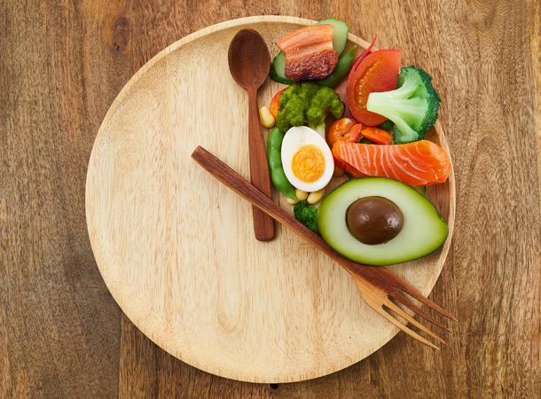 Weniger essen, aber wie? (Foto: 123RF/vetre) Fastenteller