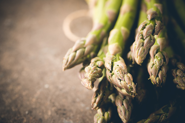 Grüner oder weisser Spargel: Eine Frage des Geschmacks (Foto: 123RF/roxiller) grüner Spargel