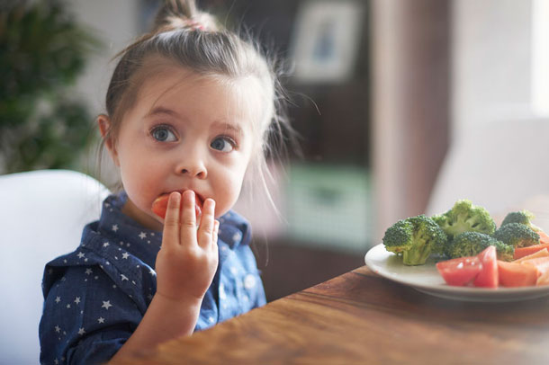 Tricks für Gemüsemuffel (Foto: 123RF/A. Bizoń) Kind Gemüse
