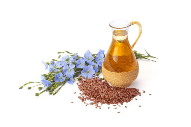 Reich an Omega-3-Fettsäuren: Leinöl (Foto: 123RF/kuzina1964) Leinöl, Leinsamen und Blüte