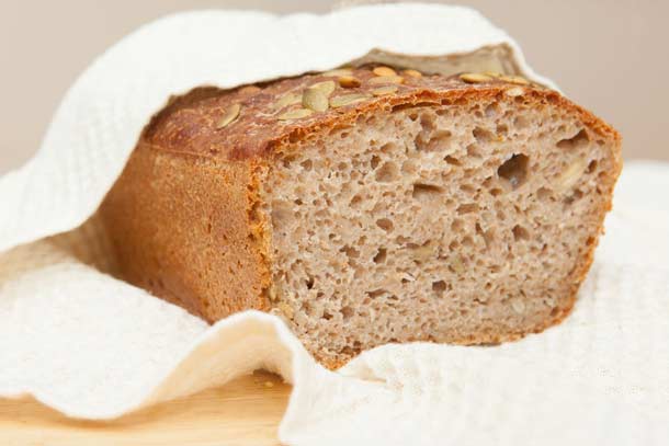 Sauerteig wirkt als Triebmittel (Foto: 123RF/Vitaliy Libo) Sauerteigbrot