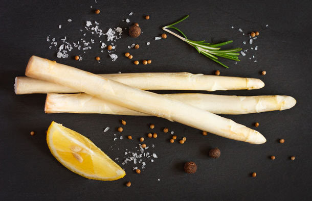 Spargel zubereiten (Foto: 123RF/V. Borysenko) Spargel