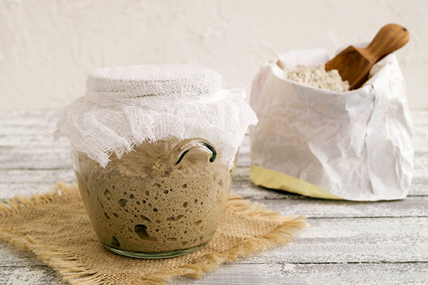 Beim Fermentationsprozess während der Sauerteigherstellung werden wegen der langen Quellzeiten und mithilfe von Mikroorganismen die Bestandteile eines Mehles optimal aufgeschlossen.