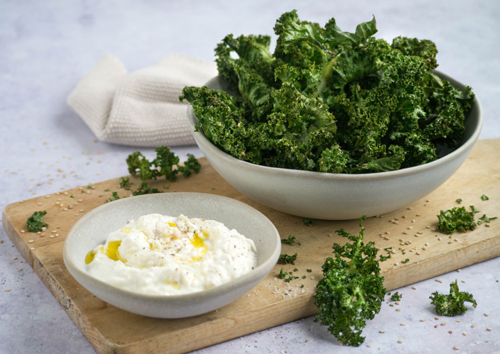 Kale Chips mit Knoblauchdip