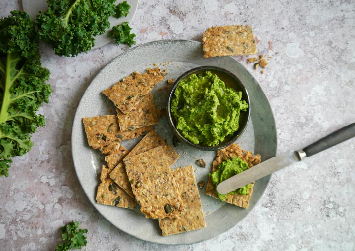 Knäckebrot Federkohl-Dip