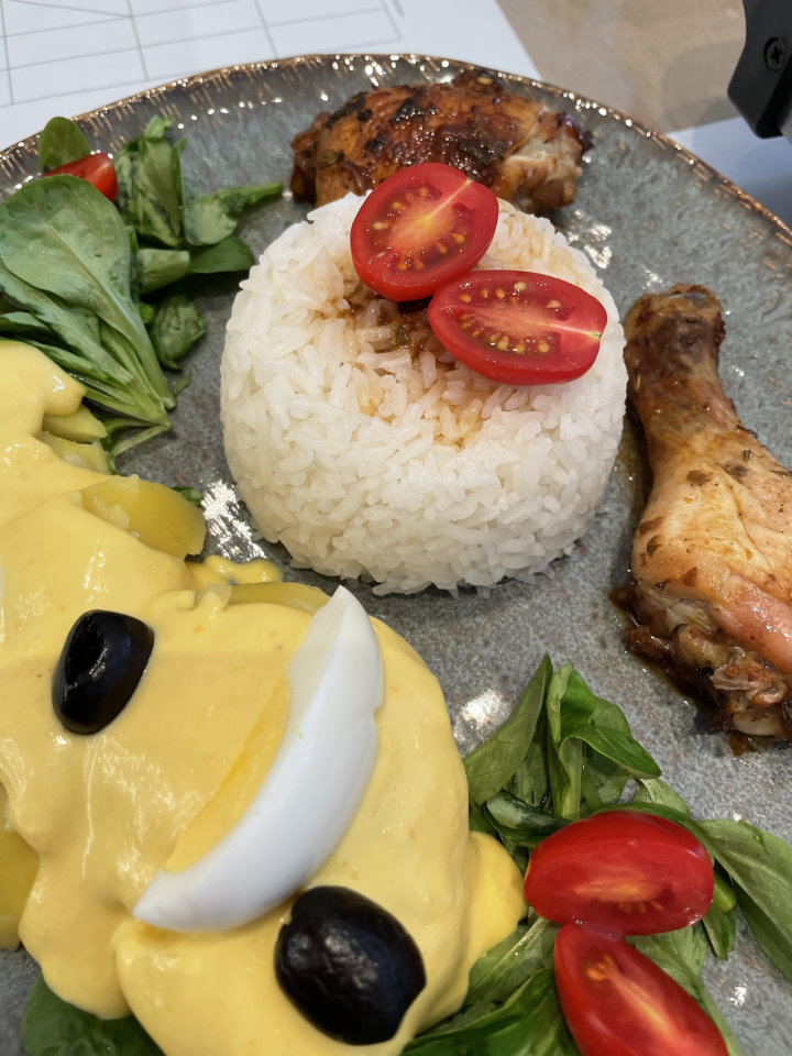 Reis mit Huancainasauce und Poulet