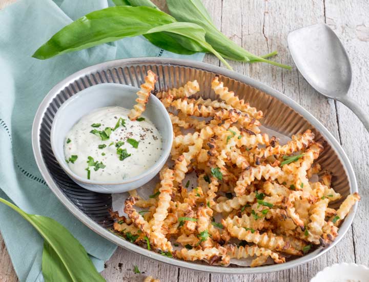 Pommes aus Knollensellerie mit Knoblauch-Mayo
