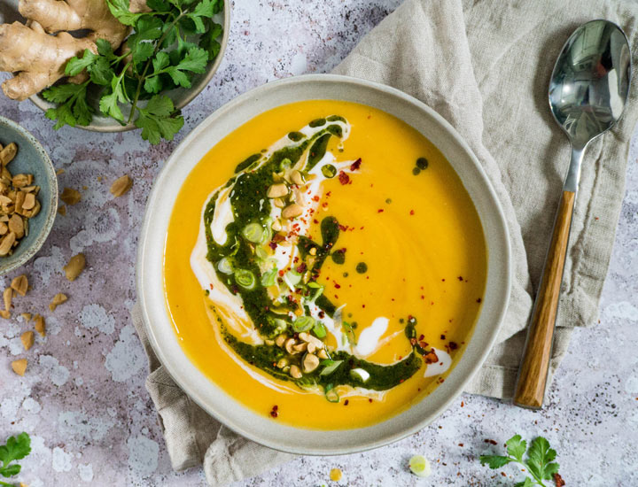 Schüssel mit Süsskartoffelsuppe