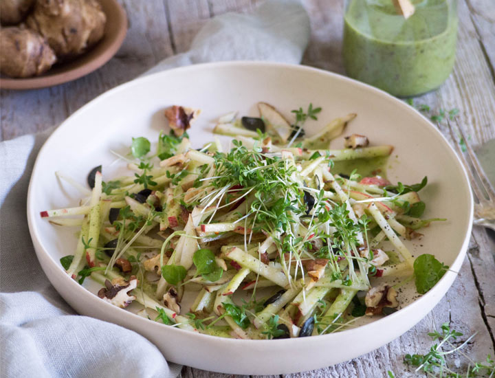 Topinambur-Apfelsalat mit Kressedressing