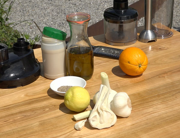 Zutaten für das Hummus Zitrone, Tahin, Orange, Knoblauch, Olivenöl