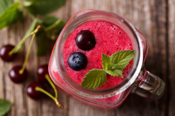 Mix aus Kirschen, Mango und Honigmelone. (Foto: 123RF/I. Rusakovs) Kirsch Smoothie