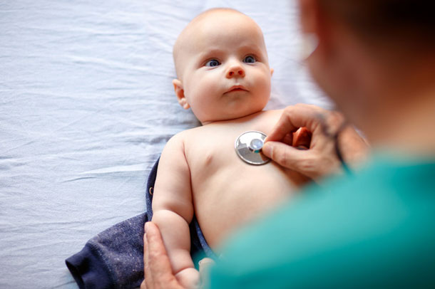 Weakened immune system in children (Photo: 123RF, luckybusiness) A baby is being monitored with the stethoscope.