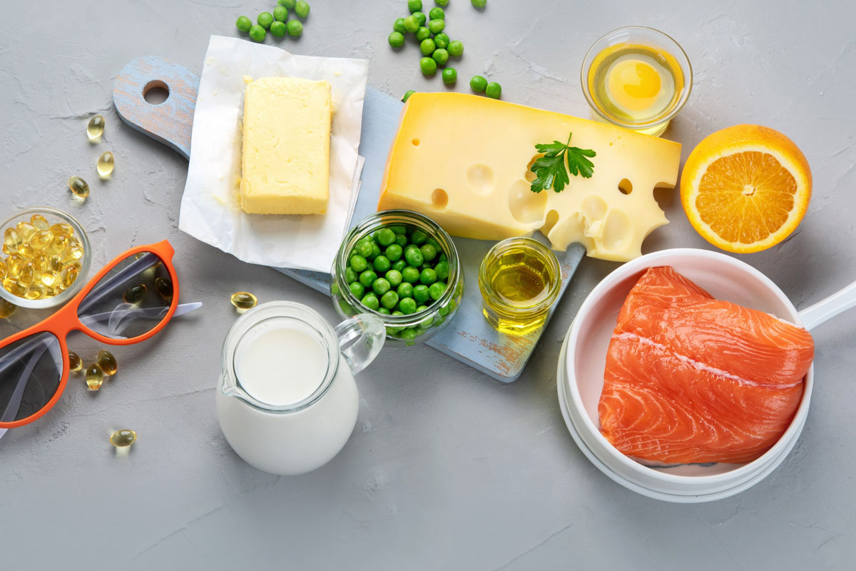 Lebensmittel die Ihren Vitamin D Haushalt untersützen (Foto: 123RF, baibakova) Die beste Quelle für Vitamin D ist fetter Seefisch wie Makrele; empfohlen wird der Verzehr zweimal pro Woche. Geringe Mengen stecken auch in Eigelb, Milch und wild wachsenden Pilzen.