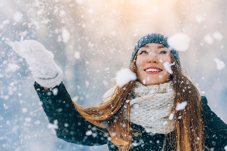 Frau im Schnee (Fotolia_184488201_XL)