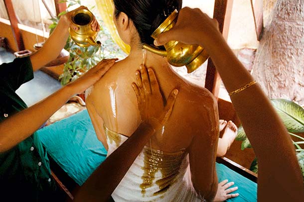 Pre Panchakarma: Ölung, Ölguss Snehana (Foto: aga, P.Sozzari)