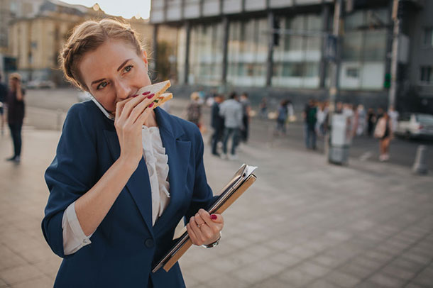 Le stress peut aussi vous fatiguer (Photo: 123RF, Anton Estrada) Ceux qui sont stressés en permanence mettent beaucoup de travail supplémentaire dans leur corps.