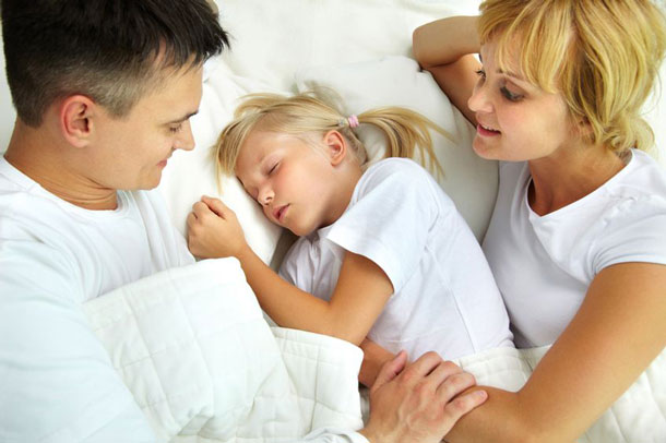 Le rôle des parents (Foto: Familie-Bett-Kind-123RF/D. Shironosov) Un comprimé, problème résolu ?
