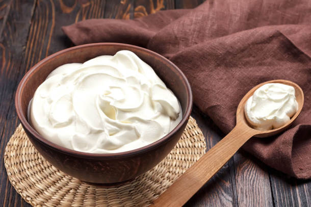 Quarkwickel: Hilfreich gegen akute Schmerzen (Foto: 123RF/yelenayemchuk) Quark Handtuch