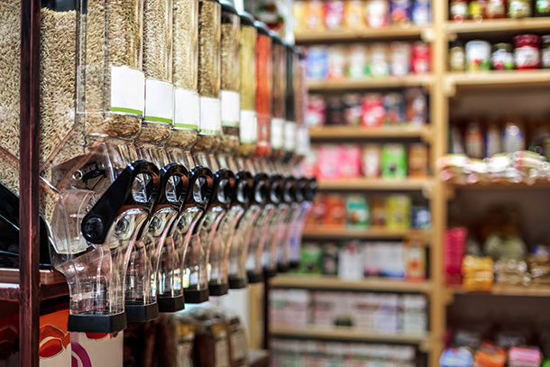 Trend: Unverpackt Laden (Foto: 123RF, V. Valkov) Geschäfte die gänzlich auf Verpackungen verzichten liegen im Trend.
